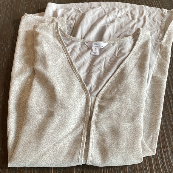 Camber & Grace ladies blouse - short sleeves and leaf print throughout. Size S - Picture 4 of 7